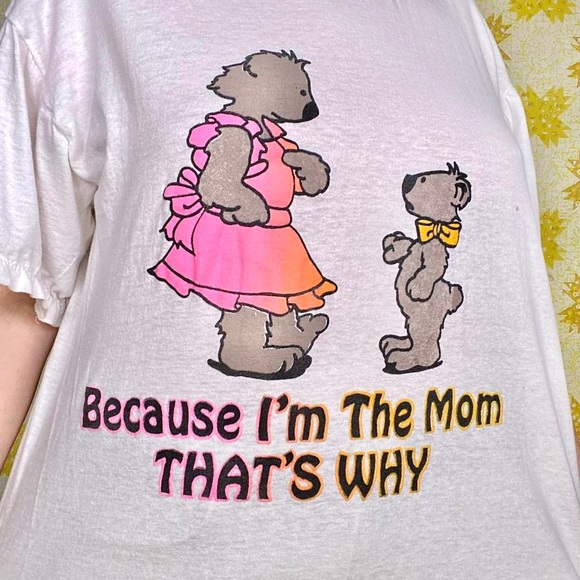 Vintage 90s white & neon ombré I'm the mom bears shirt 🐻 - Picture 4 of 8